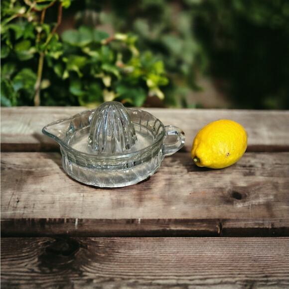 Vintage Pressed Glass Citrus Juicer Reamer-Spout-Handle-Lemon-Depression-Kitchen - Picture 2 of 6